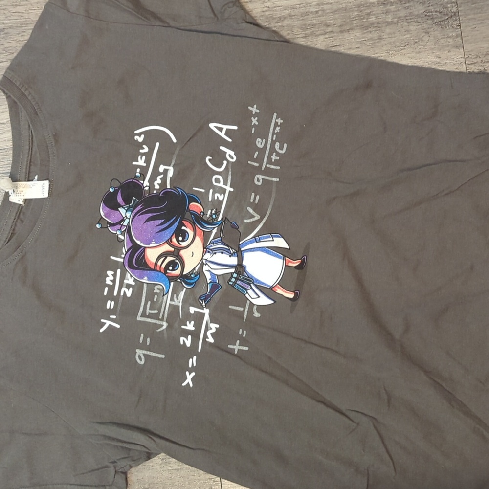 Women's Graphic T-shirt - Picture 2 of 4